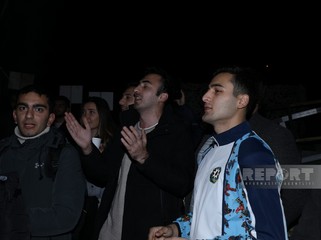 Xankəndi-Laçın yolunda aksiya iştirakçıları vətənpərvərlik ruhunda mahnılar ifa edirlər - FOTO