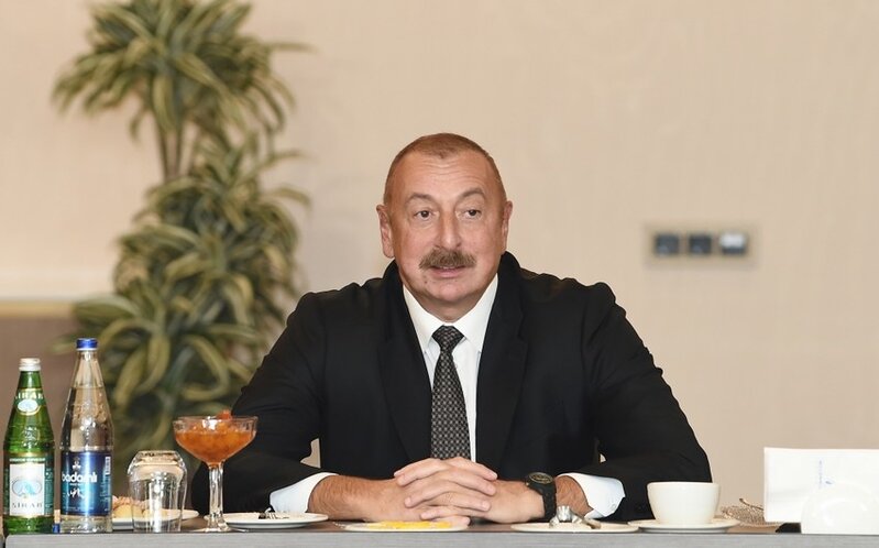 Prezident İlham Əliyevin şərəfinə rəsmi şam yeməyi verilib