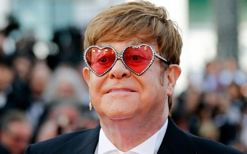 Elton Con xəstəxanaya yerləşdirildi