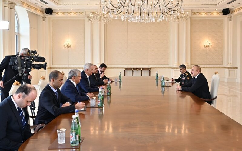 Prezident İlham Əliyev İsrailin müdafiə nazirini qəbul etdi