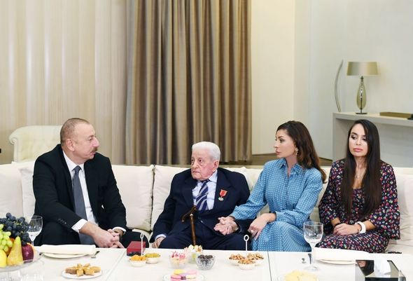 İlham Əliyev və Mehriban Əliyeva Xalq artisti ilə görüşdü - FOTO