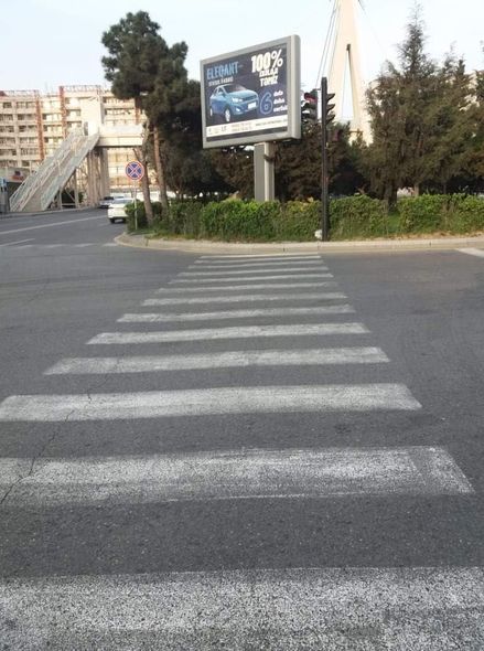 Bakıdakı qeyri-adi piyada keçidi ilə bağlı qurumlar hərəkətə keçdi - FOTO