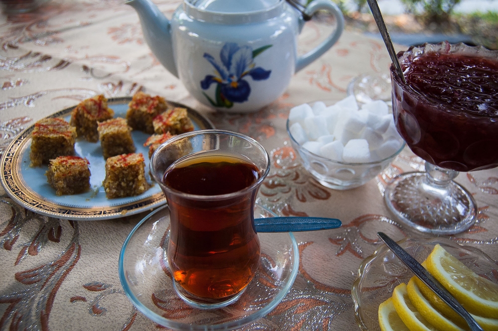 Azərbaycanda sərt karantinə rəğmən gizli fəaliyyət göstərən çayxana aşkarlandı - FOTO/VİDEO