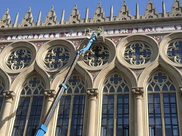 AMEA-nın binası üzərindən sökülmüş hərflərin yerinə yeniləri quraşdırılıb - FOTO