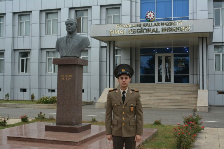 Mərdanə duruşu ilə yaddaşda qalan topçu Vüsal indi haradadır? - FOTOLAR