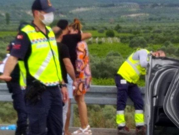 Türkiyəli müğənni ailəsi ilə birlikdə qəzaya düşdü - FOTO