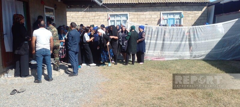 30 il əvvəl Füzulidə itkin düşən hərbçi Salyanda dəfn edildi - FOTOLAR