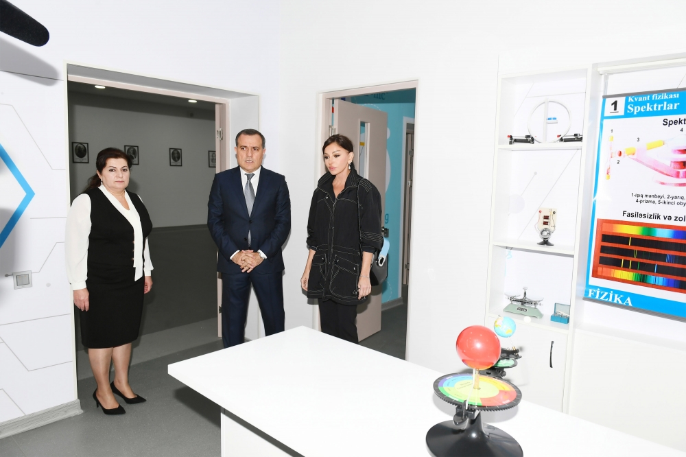Mehriban Əliyeva Pirşağıdakı 10 saylı internat məktəbində - FOTO
