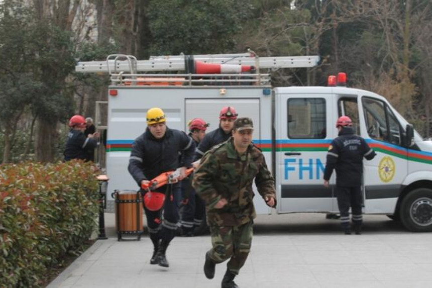 Yaşayış binasında təhlükənin qarşısı alındı