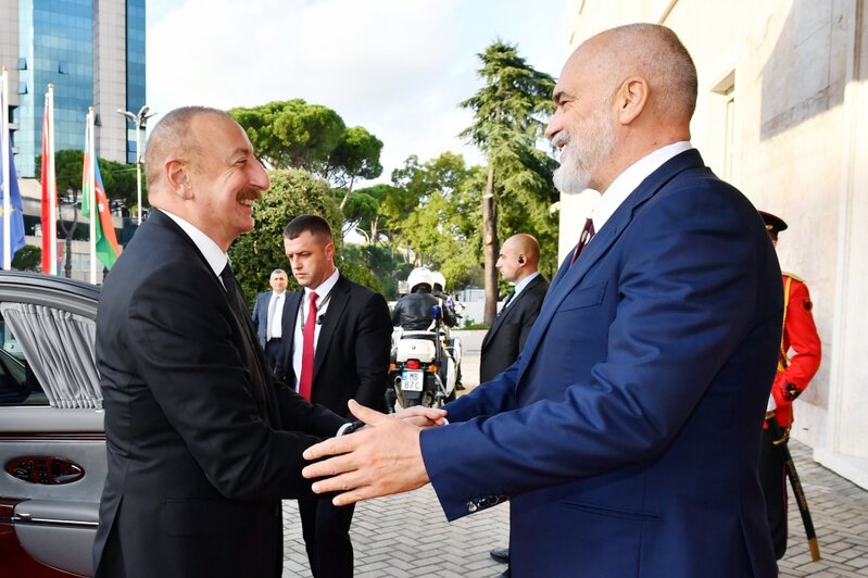 İlham Əliyev Albaniyanın Baş naziri ilə GÖRÜŞDÜ - YENİLƏNİB