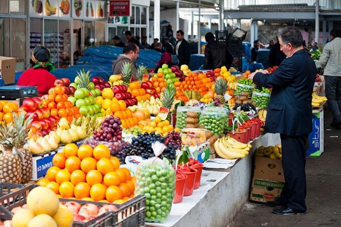 Bazarlarda mövsümi meyvələr bahalaşıb? - SON QİYMƏTLƏR