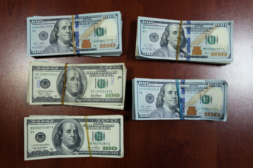 Bakıdan İstanbula 42 min dollar keçirmək istədi