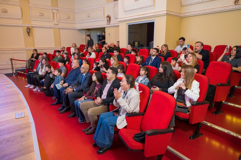 Xəyalla başlayan hekayə: AZAL uşaqlar üçün kitab nəşr edib - FOTOLAR