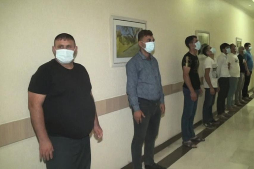 Hərbi xidmətdən qayıdan oğluna yığıncaq etdi