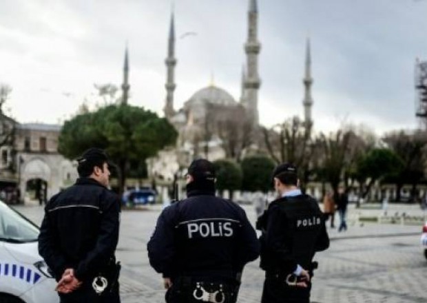 Türkiyədə DƏHŞƏT - Oğul anasının başını kəsərək balkondan aşağı atdı - VİDEO