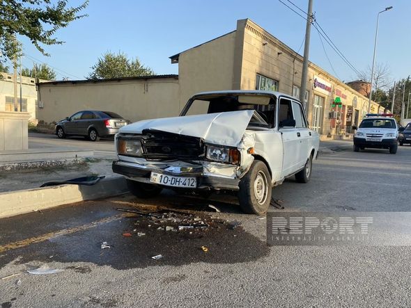 Kürdəmirdə iki avtomobil toqquşdu: Xəsarət alan var - FOTO