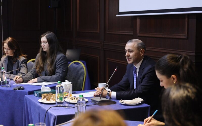 Armen Qriqoryan Azərbaycanın vətəndaş cəmiyyəti nümayəndələri ilə görüşdü