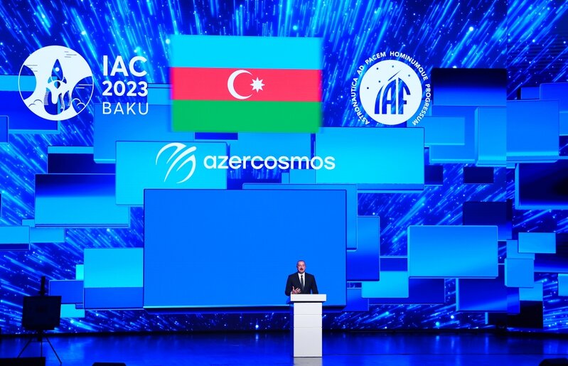 Prezident və xanımı sərgidə - FOTOLAR / YENİLƏNİB