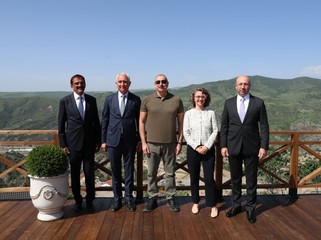Prezident İlham Əliyevə Laçın şəhərinin Baş planı təqdim olunub