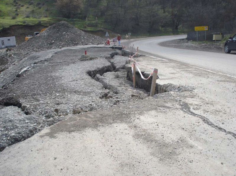 Azərbaycanda yol ÇÖKDÜ - FOTO