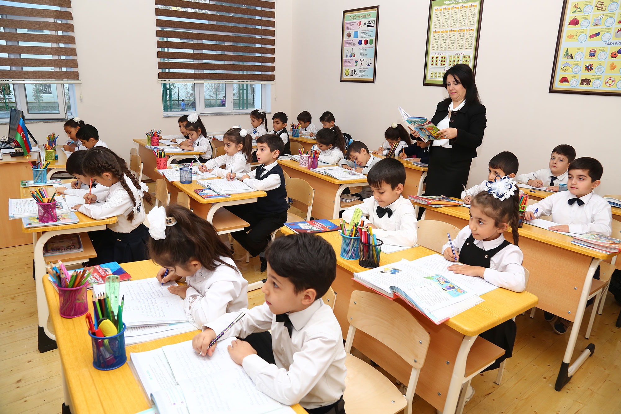 Məktəbli forması nümunələri ilə bağlı ictimai rəy öyrənilir