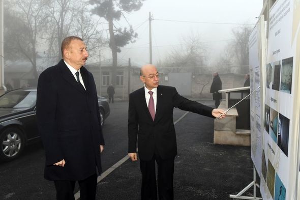Ölkə başçısı Şamaxıda zəlzələdən zərər görmüş ailələr üçün yeni tikilmiş bina ilə tanış olub - FOTO