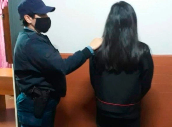 Küçənin ortasında kürəyinə paslı bıçaq saplanmış körpə tapıldı - FOTO