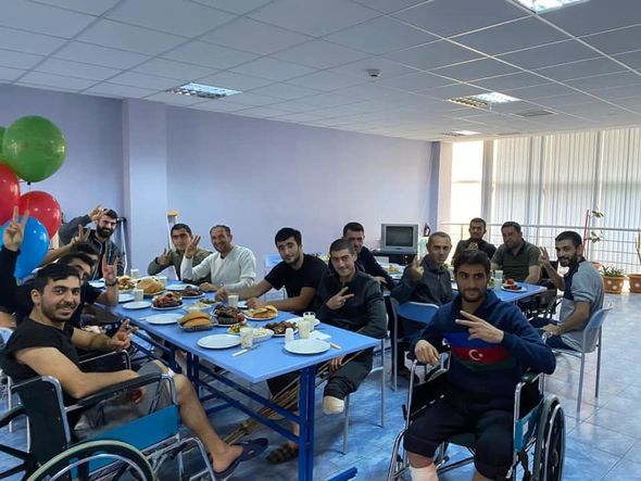 Hərbi hospitalda yaralı əsgərin ad günü qeyd olundu - FOTO/VİDEO