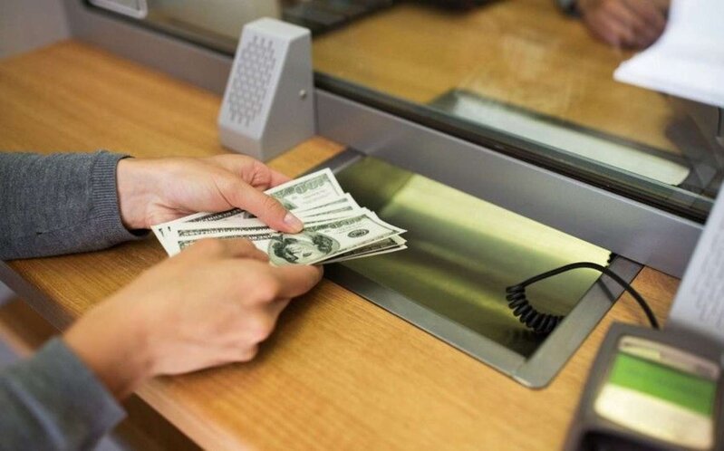 Azərbaycanda dollar satışı kəskin AZALDI