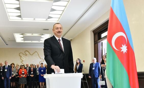 Prezident və ailəsi Xankəndidə səs verdilər