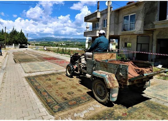 İxrac məqsədilə hazırlanan xalçalar nə üçün yolun ortasına sərilir? - FOTO