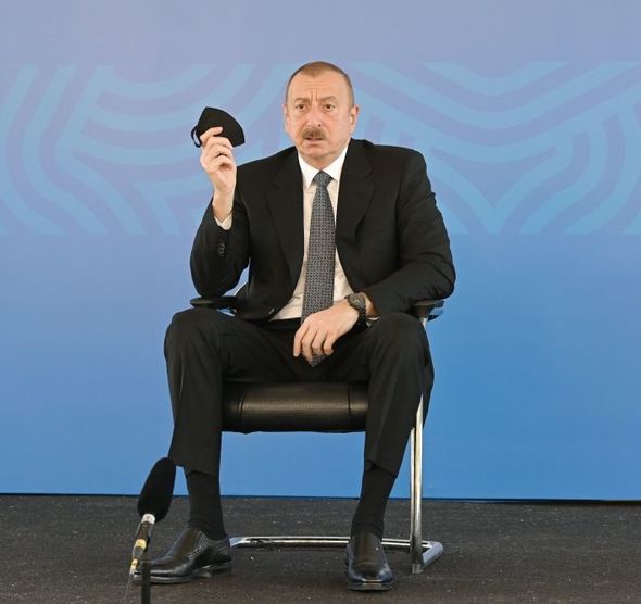 İlham Əliyev və Mehriban Əliyeva üç modul tipli xəstəxananın açılışında - FOTO