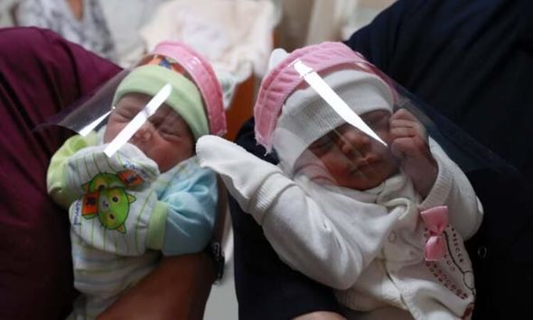 Yeni doğulan körpələri koronavirusdan qorumaq üçün maraqlı üsul - FOTO