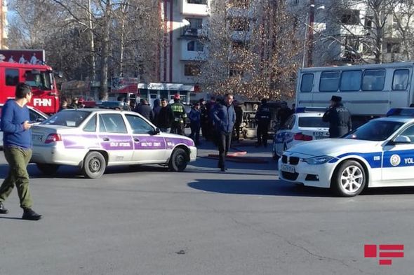 Mingəçevirdə mikroavtobus aşdı: Yaralılar var - YENİLƏNİB + FOTO