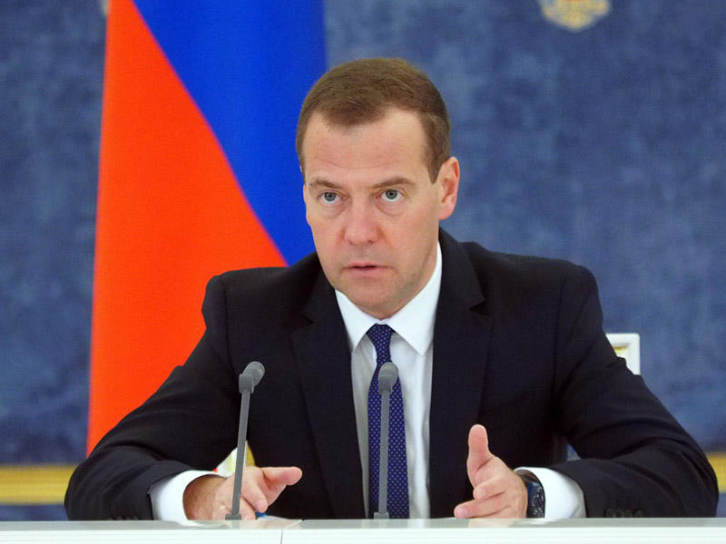 Medvedev Navalnını təhqir etdi