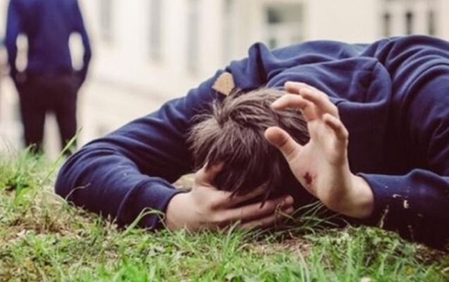 Qonşusunun qulağını dişləyib qopardı, həbs edildi