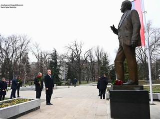 Ceyhun Bayramov Belqradda Heydər Əliyevin abidəsini ziyarət etdi - FOTOLAR