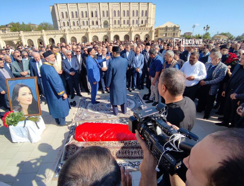 Qənirə Paşayeva ilə vida mərasimi keçirilir