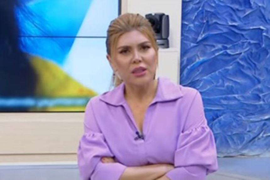 Xoşqədəm izləyicisini təhqir etdi: "Dədənin pulu ilə oturmuşam, ya səndən aldığım rüşvətlə?!"