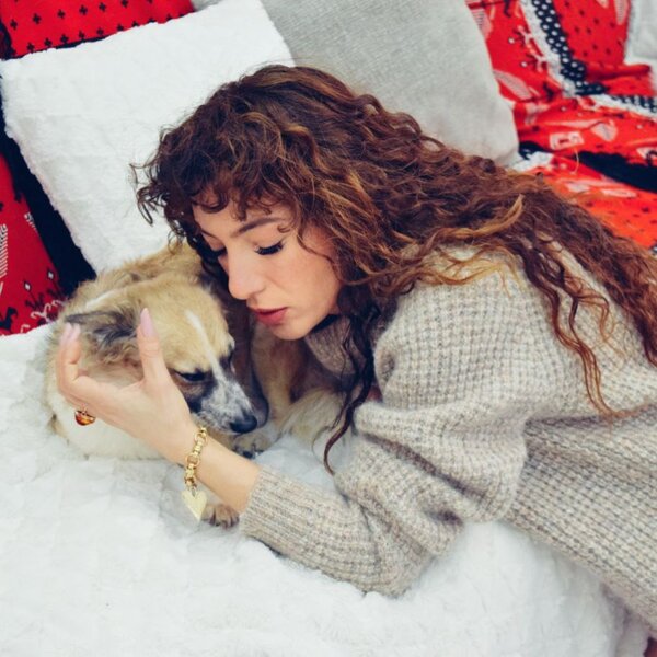 Dilarə Kazımova evində itləri ilə - FOTOLAR