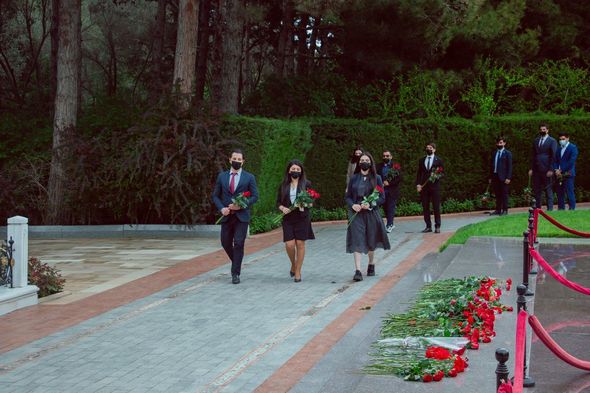 Davamçılar Fəxri xiyabanda və "Şöhrət" muzeyində olub - FOTO