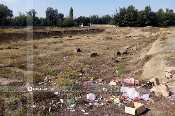 Məktəb tikmək istədilər, zibilxanaya döndü: Soyulanda antisanitar vəziyyət - FOTO