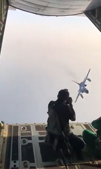 Jurnalist fotosessiyada qırıcıların necə "poza verdiyini" göstərdi - FOTO/VİDEO
