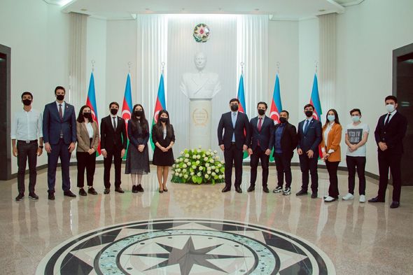 Davamçılar Fəxri xiyabanda və "Şöhrət" muzeyində olub - FOTO