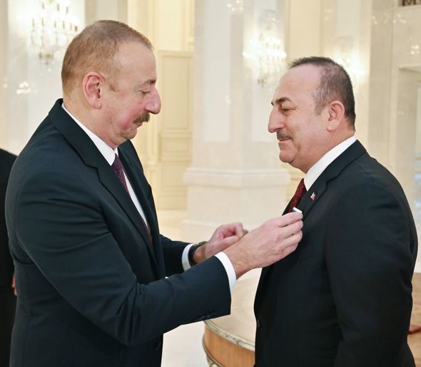 İlham Əliyev Türkiyənin Xarici İşlər nazirinin başçılıq etdiyi nümayəndə heyətini qəbul edib - FOTO