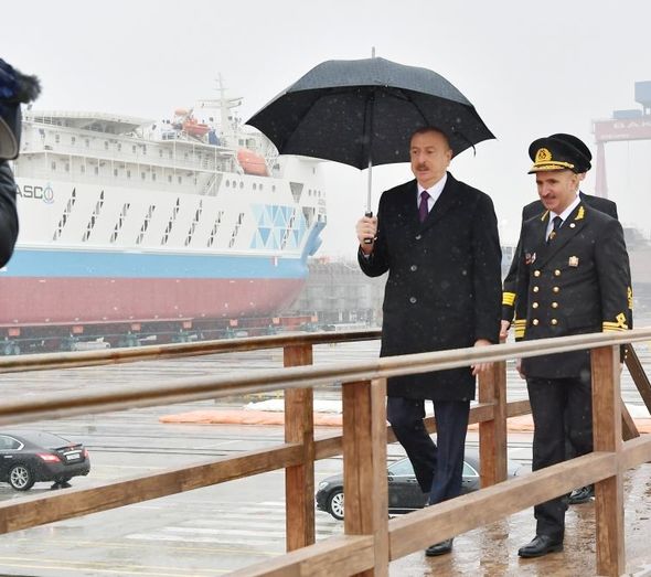 Prezident Bakı gəmiqayırma zavodunda inşa olunmuş ilk tankerin istismara verilməsi mərasimində - YENİLƏNİB