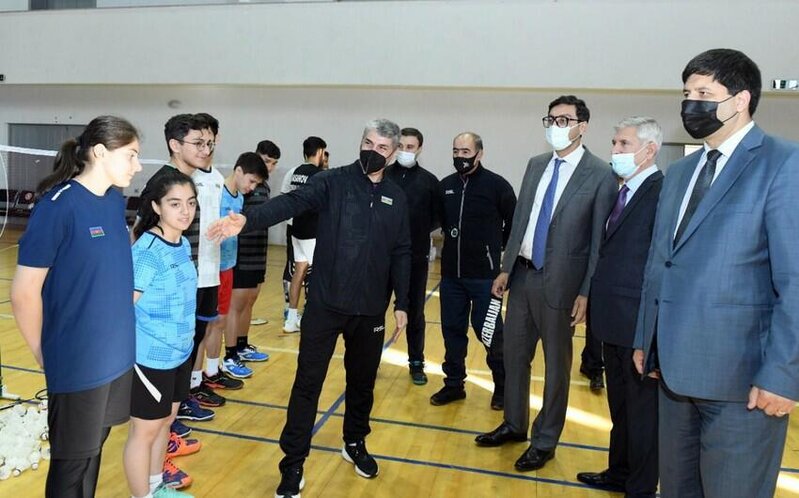 Fərid Qayıbov qılıncoynadan və badmintonçularla görüşdü - FOTO