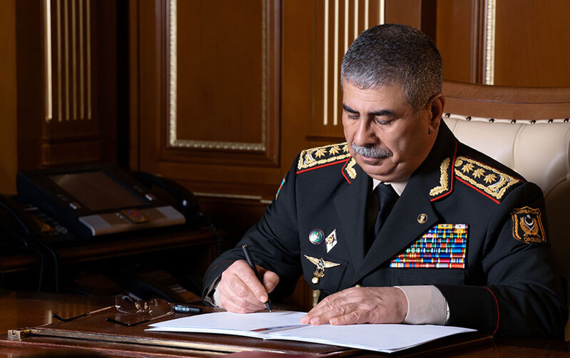 Zakir Həsənov rəisi işdən çıxardı