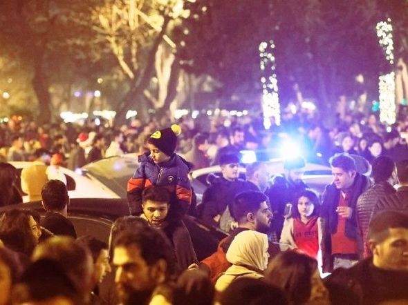 Yüz minlərlə insan Bakının mərkəzində - FOTO