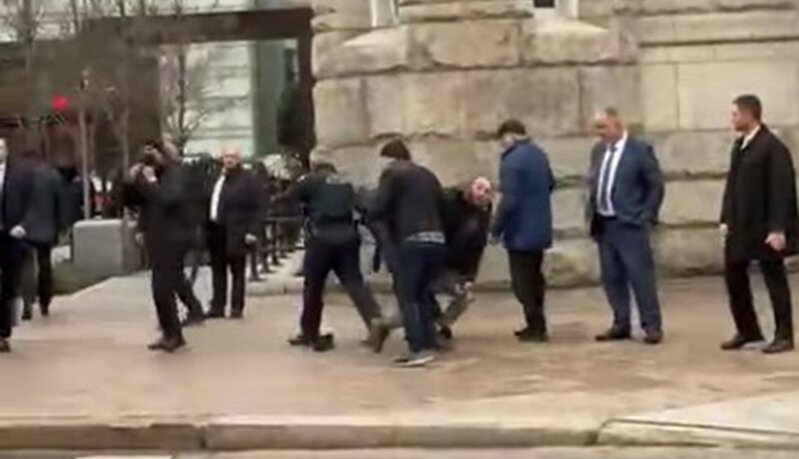 Onlar Azərbaycan vətəndaşı olsalar da, başqalarının çaldığı zurnaya oynayırlar